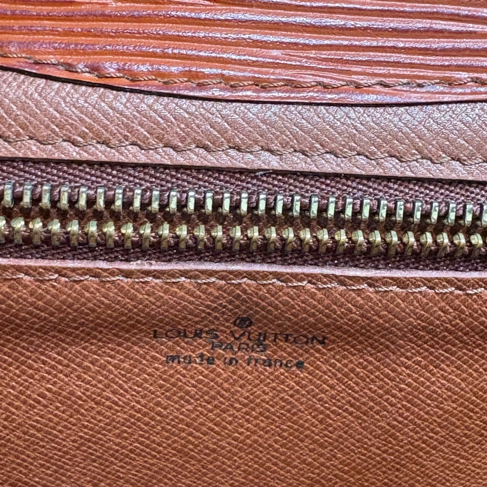 Authentic LOUIS VUITTON cognac epi leather pouch clutch with certificate - Picture 7 of 14